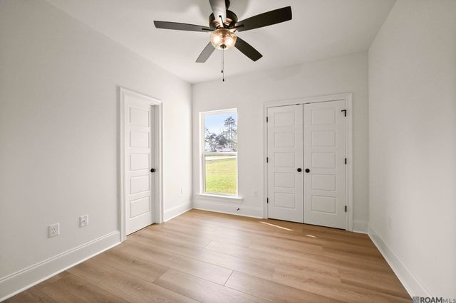 7233 Riverbank Dr, Denham Springs, LA 70706