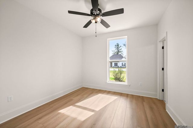 7233 Riverbank Dr, Denham Springs, LA 70706