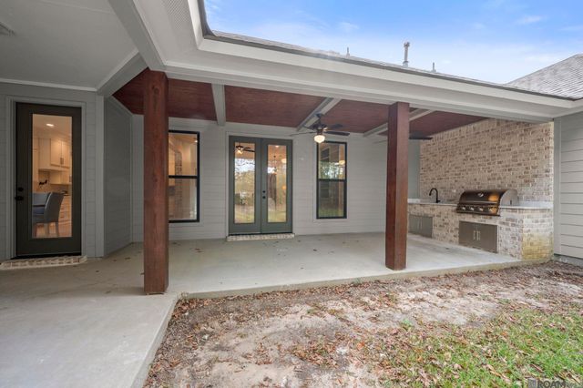 7233 Riverbank Dr, Denham Springs, LA 70706