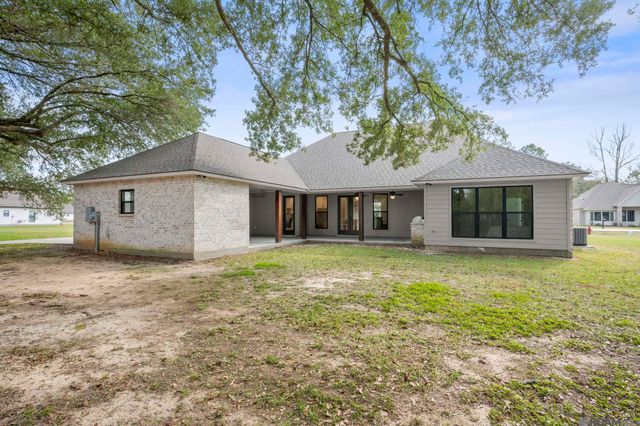 7233 Riverbank Dr, Denham Springs, LA 70706