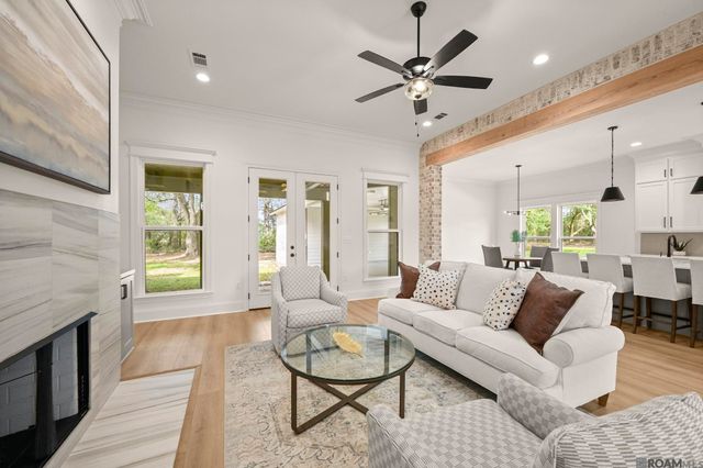 7233 Riverbank Dr, Denham Springs, LA 70706