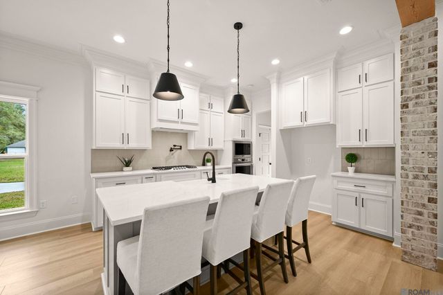 7233 Riverbank Dr, Denham Springs, LA 70706