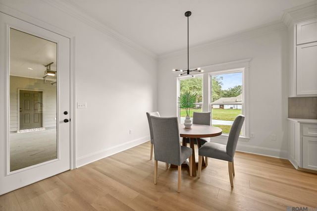 7233 Riverbank Dr, Denham Springs, LA 70706