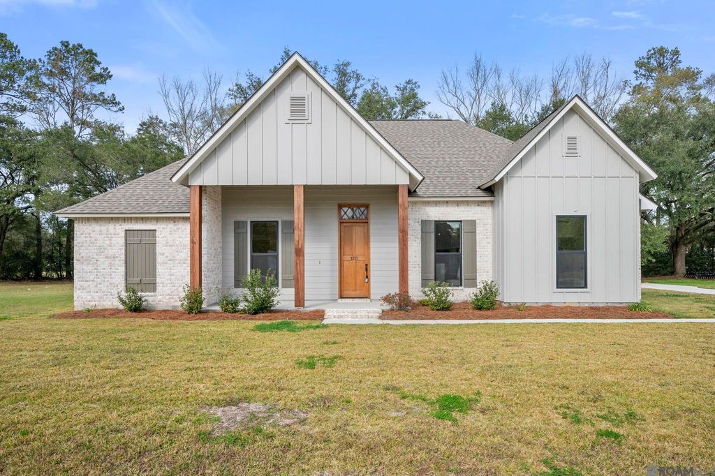 7233 Riverbank Dr, Denham Springs, LA 70706