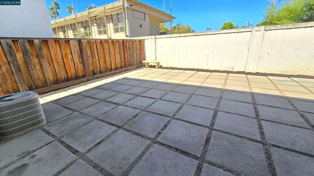 1092 Gardenia Ln, Concord, CA 94520