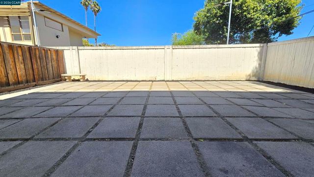 1092 Gardenia Ln, Concord, CA 94520