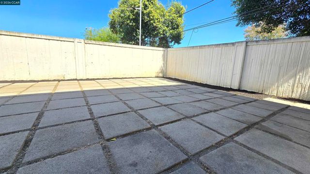 1092 Gardenia Ln, Concord, CA 94520