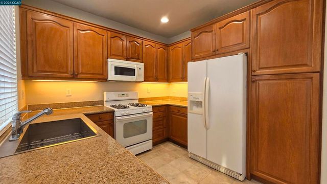 1092 Gardenia Ln, Concord, CA 94520