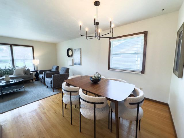 1523 David LANE, Waukesha, WI 53189
