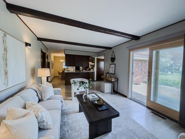 1523 David LANE, Waukesha, WI 53189