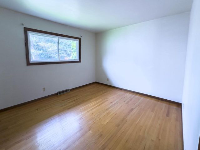 1523 David LANE, Waukesha, WI 53189