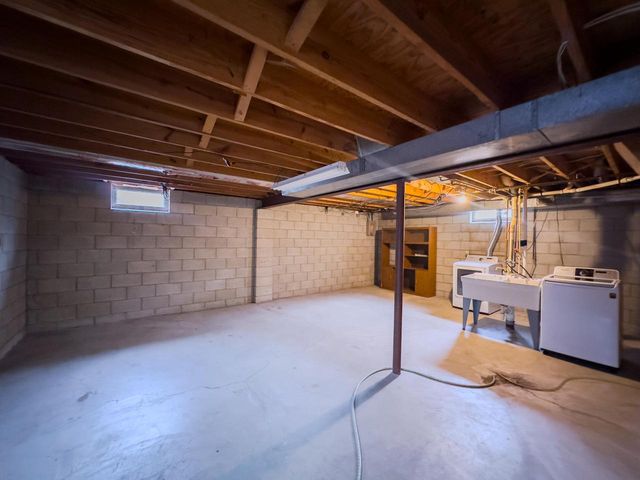 1523 David LANE, Waukesha, WI 53189
