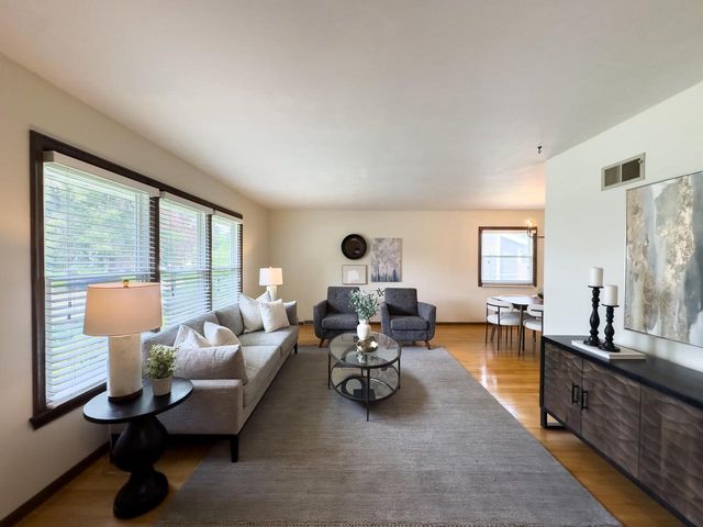 1523 David LANE, Waukesha, WI 53189