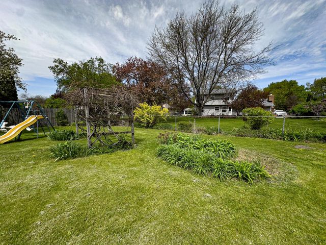 1523 David LANE, Waukesha, WI 53189