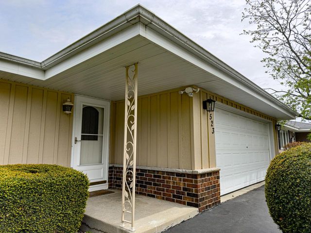 1523 David LANE, Waukesha, WI 53189