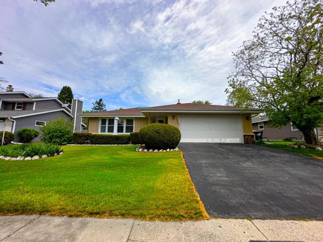 1523 David LANE, Waukesha, WI 53189