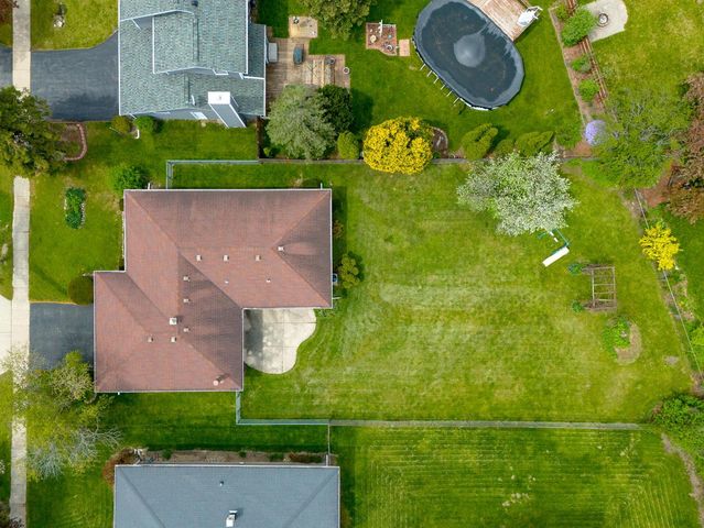 1523 David LANE, Waukesha, WI 53189