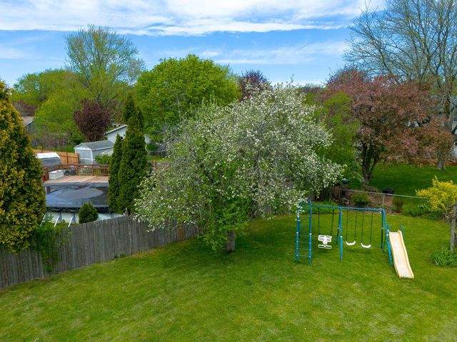 1523 David LANE, Waukesha, WI 53189