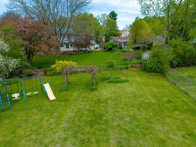 1523 David LANE, Waukesha, WI 53189