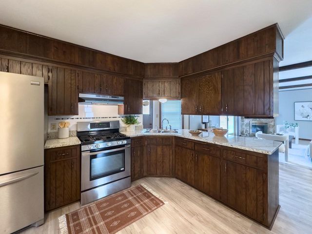 1523 David LANE, Waukesha, WI 53189