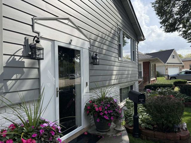 639 N Kaspar Avenue, Arlington Heights, IL 60004