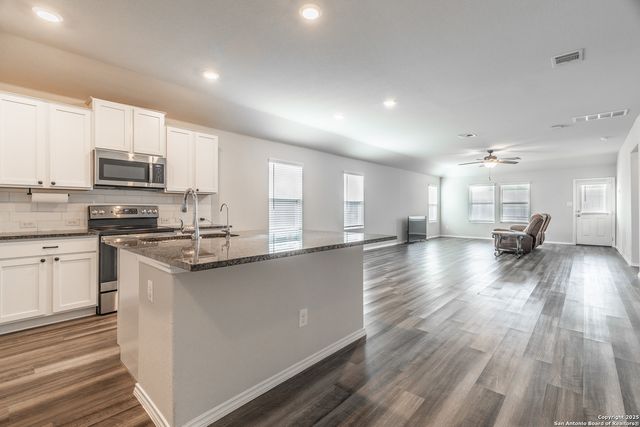 2931 Daisy Meadow, New Braunfels, TX 78130