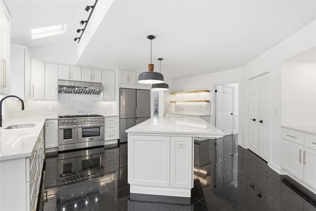 2154 S Villa Drive, Hampton, PA 15044