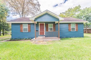 2110 N Galveston Avenue, Pearland, TX 77581