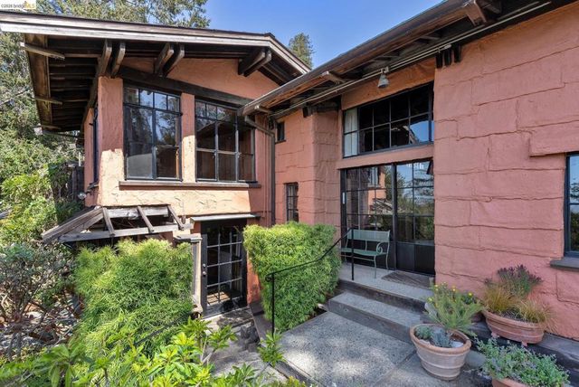 2711 Buena Vista Way, Berkeley, CA 94708
