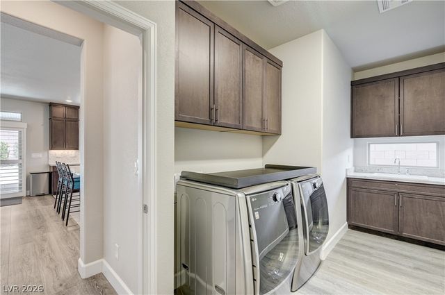 8603 Hallcrest Court, Las Vegas, NV 89139