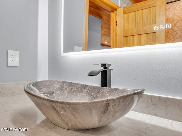 1271 Whitaker Rd, New Market, TN 37820