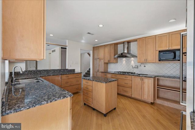 1426 TREETOP LN, Ambler, PA 19002