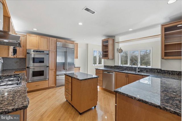 1426 TREETOP LN, Ambler, PA 19002