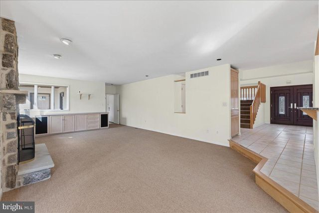 1426 TREETOP LN, Ambler, PA 19002