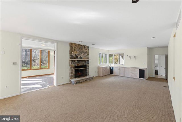 1426 TREETOP LN, Ambler, PA 19002