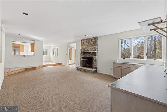 1426 TREETOP LN, Ambler, PA 19002