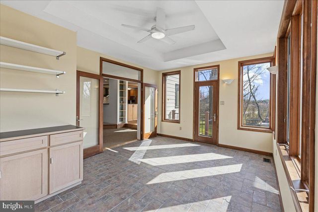 1426 TREETOP LN, Ambler, PA 19002