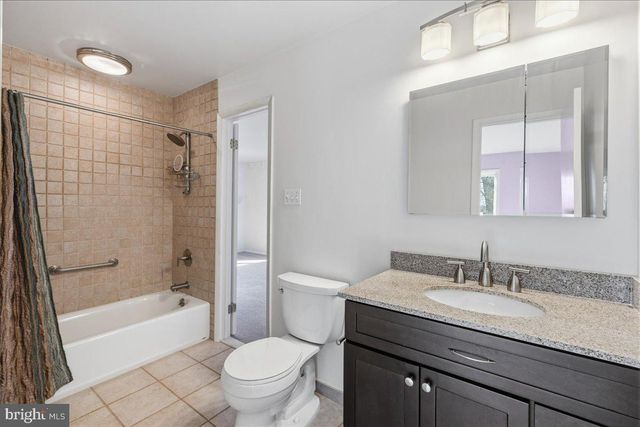 1426 TREETOP LN, Ambler, PA 19002