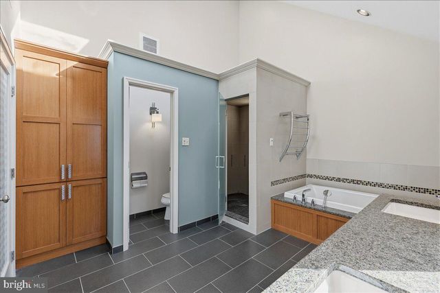 1426 TREETOP LN, Ambler, PA 19002