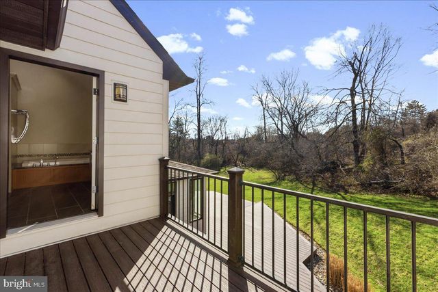 1426 TREETOP LN, Ambler, PA 19002