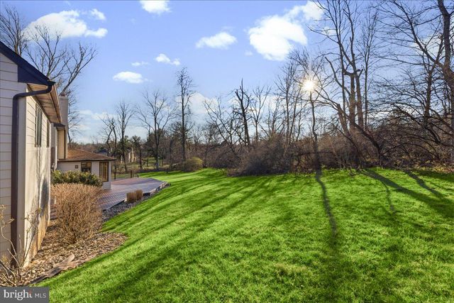 1426 TREETOP LN, Ambler, PA 19002