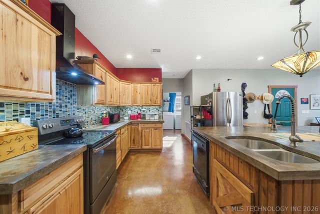 5929 E 430 Road, Adair, OK 74330