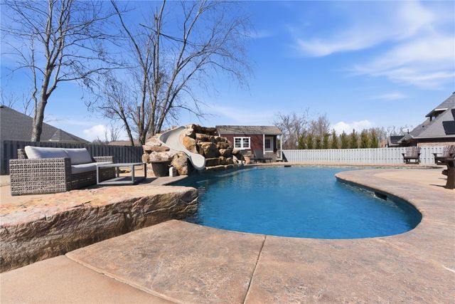 405 NW O Street, Bentonville, AR 72712