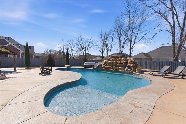 405 NW O Street, Bentonville, AR 72712