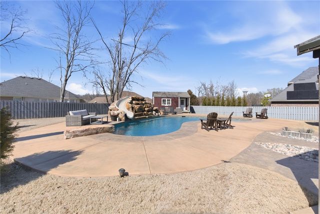 405 NW O Street, Bentonville, AR 72712