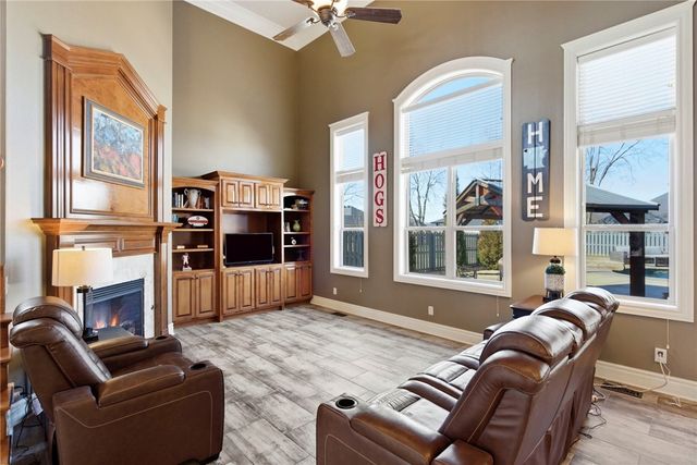 405 NW O Street, Bentonville, AR 72712