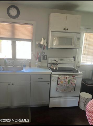 34 E Surf Way, Lavallette, NJ 08735