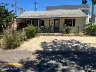 34 E Surf Way, Lavallette, NJ 08735