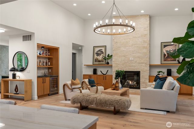 11204 108th Ave NE, Kirkland, WA 98033