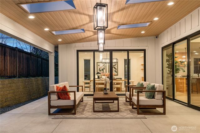 11204 108th Ave NE, Kirkland, WA 98033